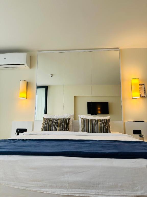 Postel nebo postele na pokoji v ubytování Orbi City Luxury Apartment