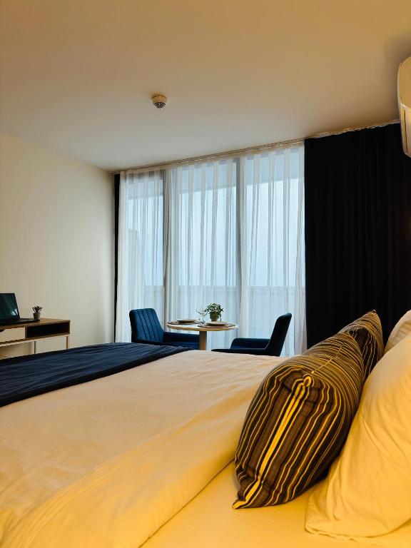 Postel nebo postele na pokoji v ubytování Orbi City Luxury Apartment