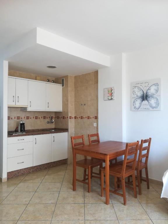 A kitchen or kitchenette at Benal Beach Holidays