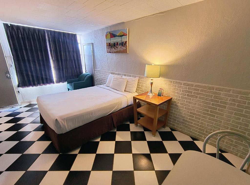 Postel nebo postele na pokoji v ubytování Monaco Motel - Wildwood Beach & Boardwalk