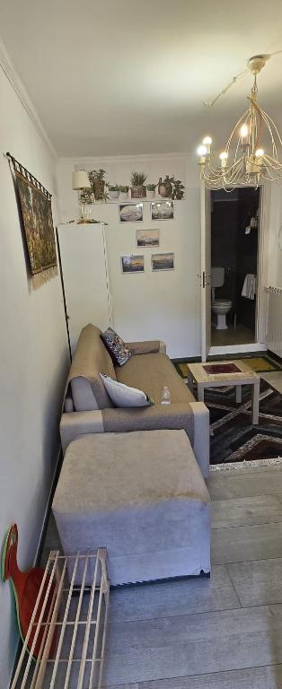 a living room with a bed and a couch at Casa Al Colle in Pescocostanzo