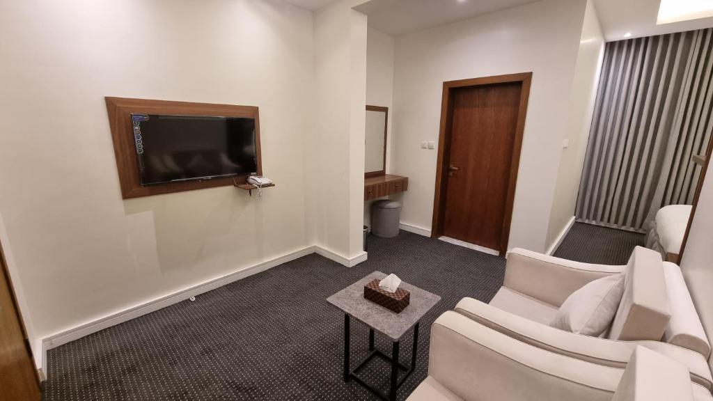 TV a/nebo společenská místnost v ubytování فندق أفين- Avene Hotel