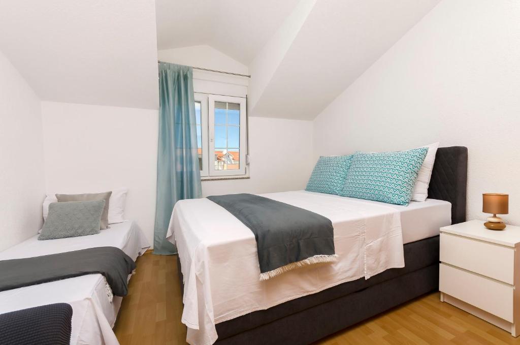Postel nebo postele na pokoji v ubytování Apartments Ani