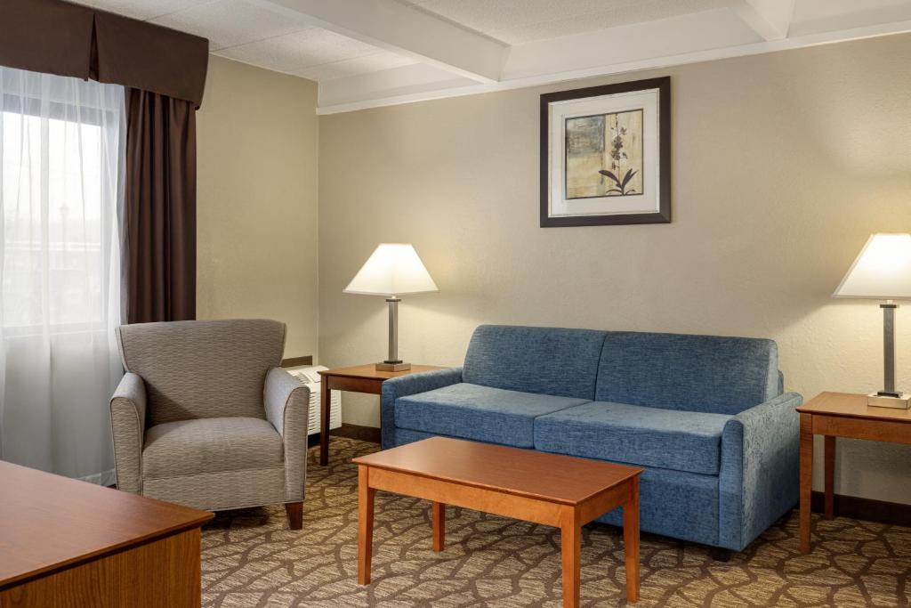 AmericInn by Wyndham Grand Rapids Airport North photo