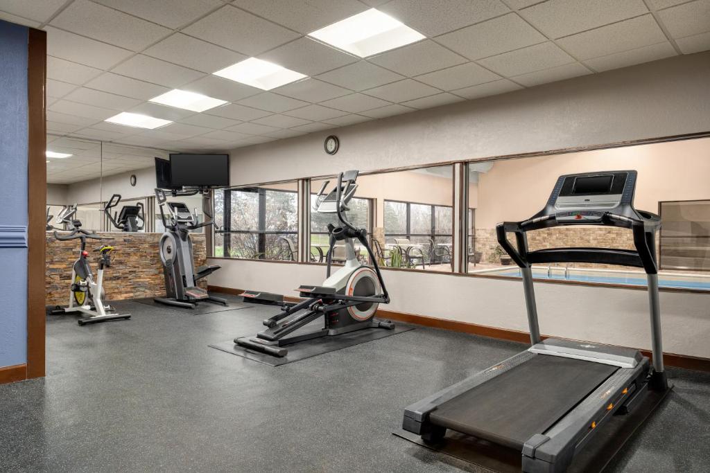 AmericInn by Wyndham Grand Rapids Airport North photo