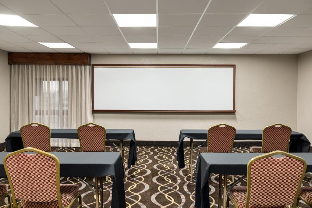 AmericInn by Wyndham Grand Rapids Airport North photo
