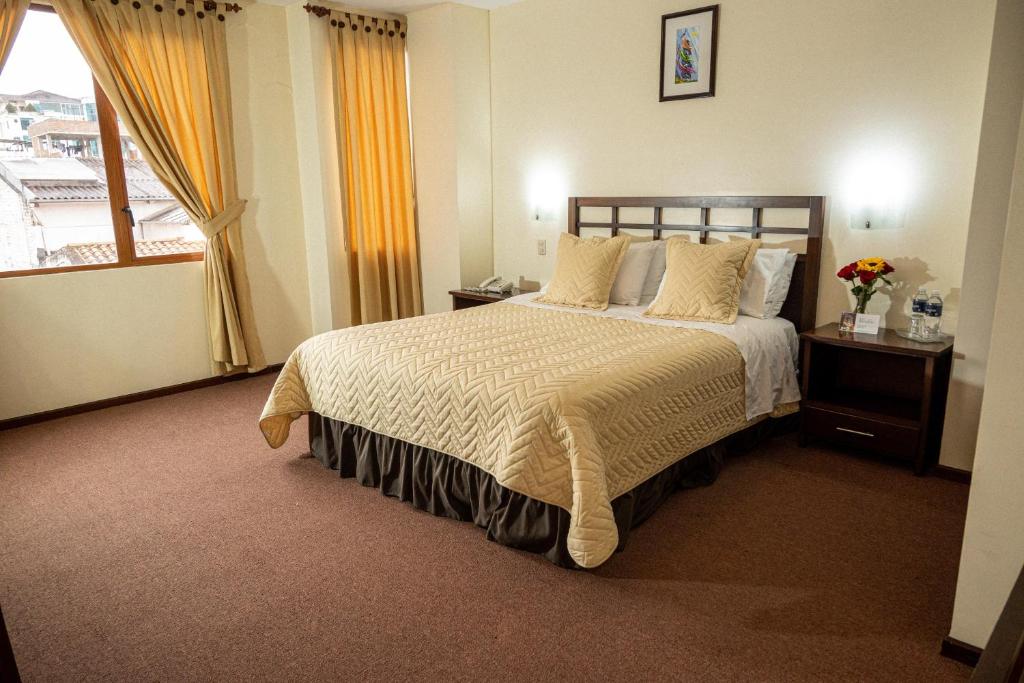 Postel nebo postele na pokoji v ubytování Hotel San Sebastián Loja