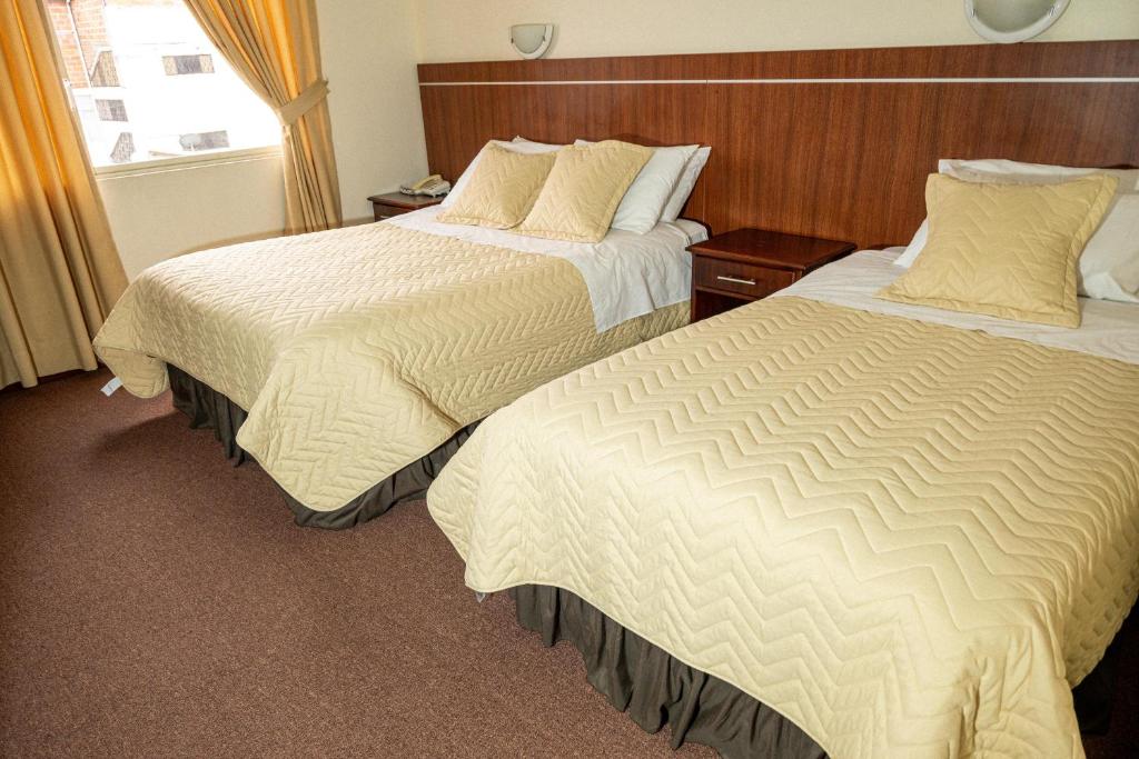 Postel nebo postele na pokoji v ubytování Hotel San Sebastián Loja