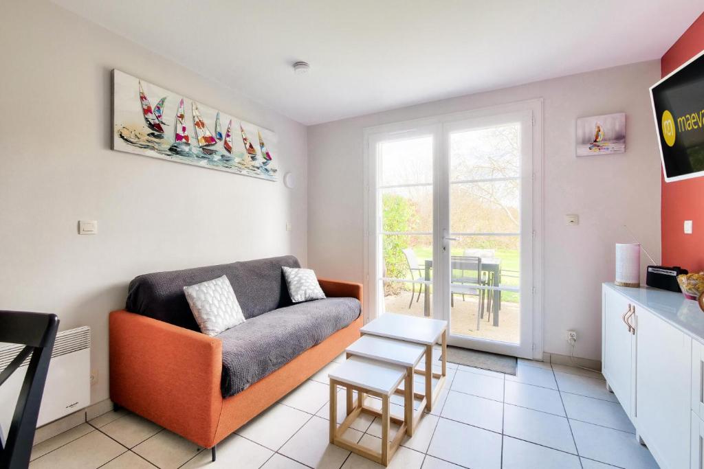 TV a/nebo společenská místnost v ubytování Les Maisons de Port Bourgenay - maeva Home - Maison 2 pièces 4 personnes - Prestige MAE-3361