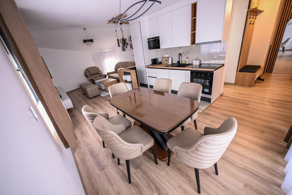 Kuchyň nebo kuchyňský kout v ubytování Apartmani EMA SL