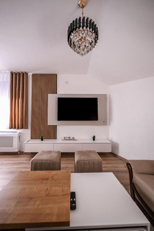 TV a/nebo společenská místnost v ubytování Apartmani EMA SL