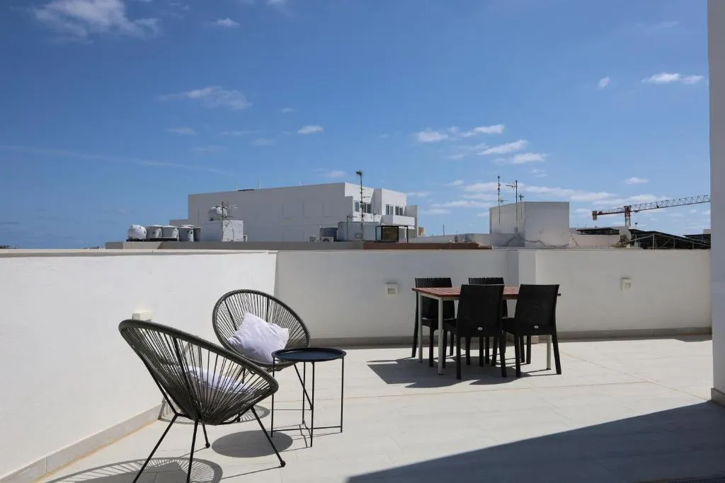 Cosy 1 BD Penthouse in Bugibba - Corner Terrace with Sea Views