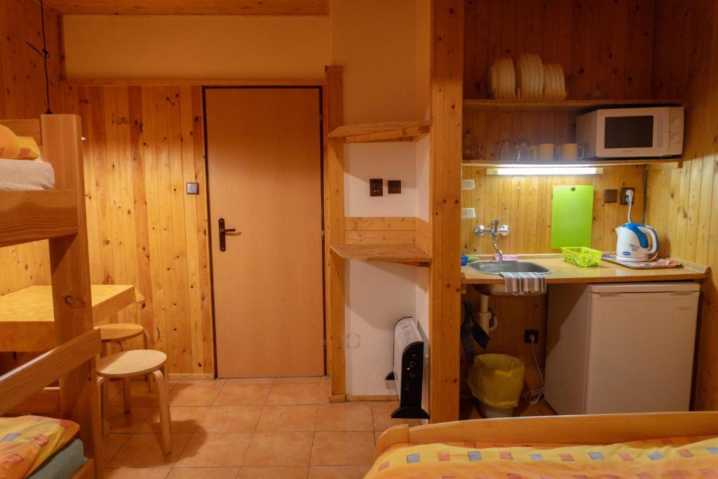 Kuchyň nebo kuchyňský kout v ubytování Komáří Louka