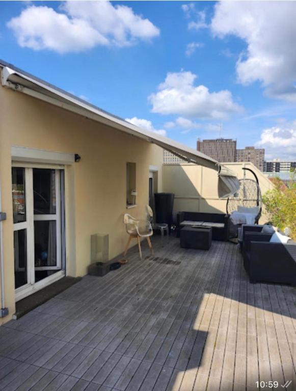 Χώρος καθιστικού στο Appartement en attique Strasbourg ville proche gare Halles