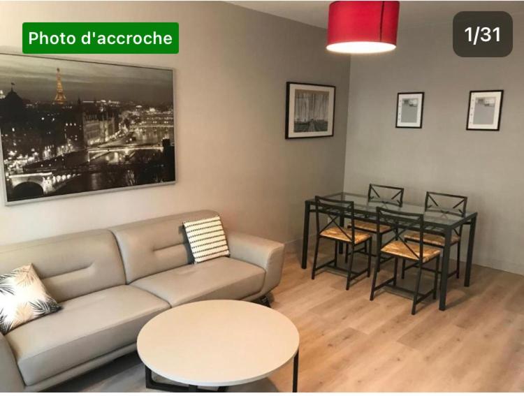 Гостиная зона в Luxueux pavillon grande suites familiales 4 Pax avec grand jardin et balcon