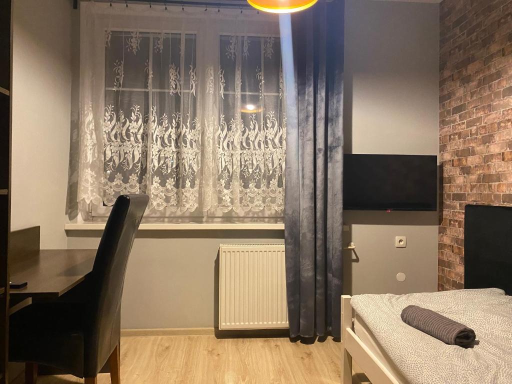 Hostel Przed Świtem - Habitación Individual Con Baño Compartido