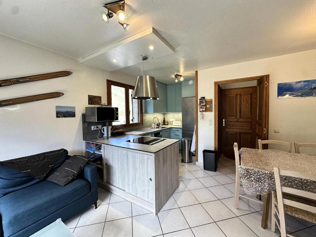 Kuchyňa alebo kuchynka v ubytovaní Résidence La Bourne - Très joli duplex rez de jardin proche centre MAE-3984