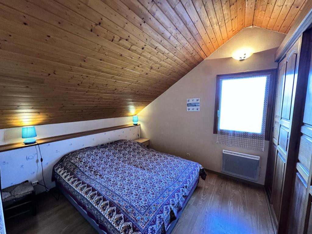 Posteľ alebo postele v izbe v ubytovaní Résidence La Bourne - Très joli duplex rez de jardin proche centre MAE-3984