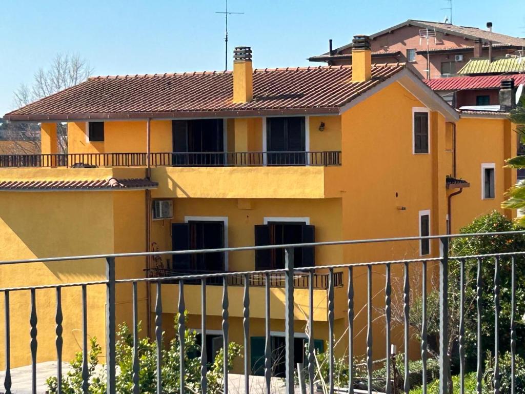 GRANDE APPARTAMENTO su DUE LIVELLI con TERRAZZA