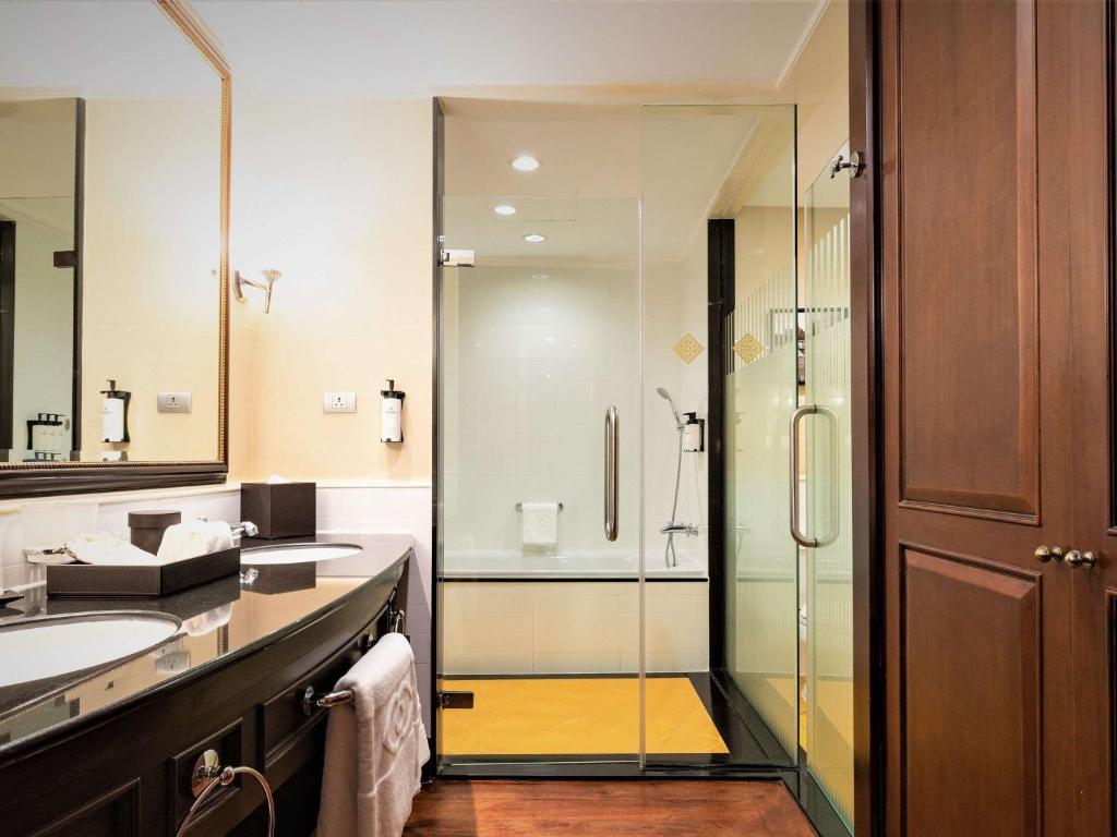 Koupelna v ubytování Sofitel Phnom Penh Phokeethra