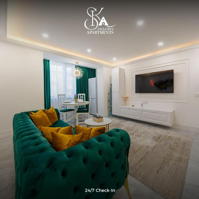 a living room with a green couch and a table at Sika Luxury Apartment - cazare premium Arad - self check-in in Arad