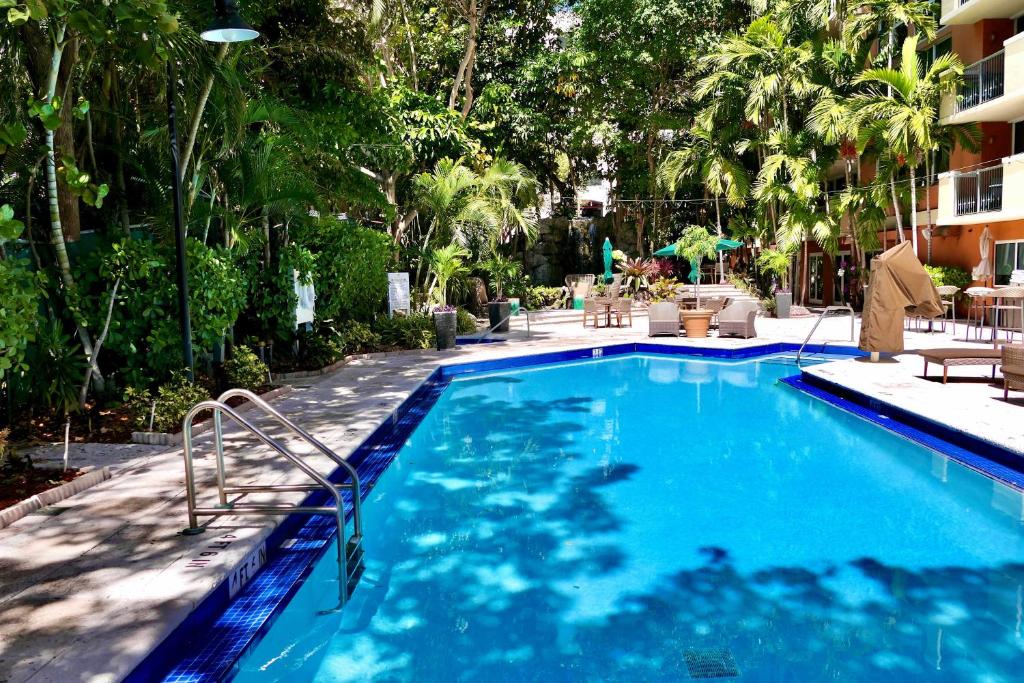 Kolam renang di atau dekat dengan Grove Cove - Pool Parking Central Coconut Grove
