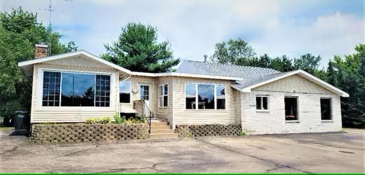 Budova, kde se kemp nachází