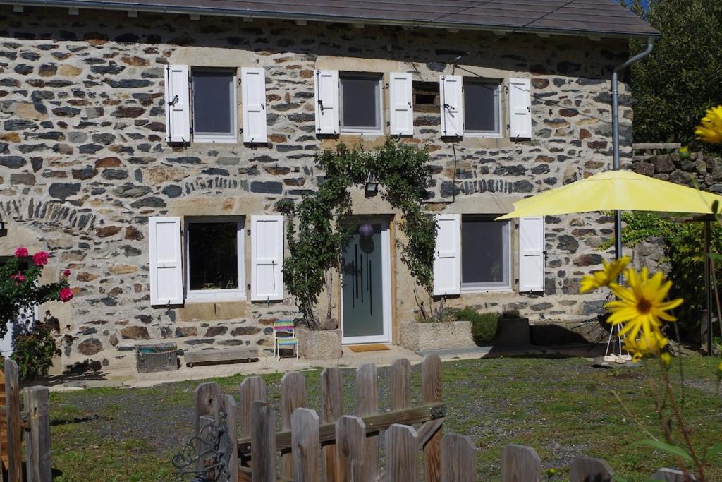 Photo de la galerie de l'établissement Gîte Haute-Loire, Saint-Etienne-Lardeyrol, Au pied des huches, à Saint-Étienne-Lardeyrol