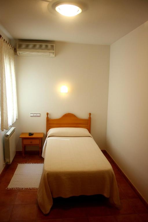 Hostal La Granja - Single Room With Private Bathroom
