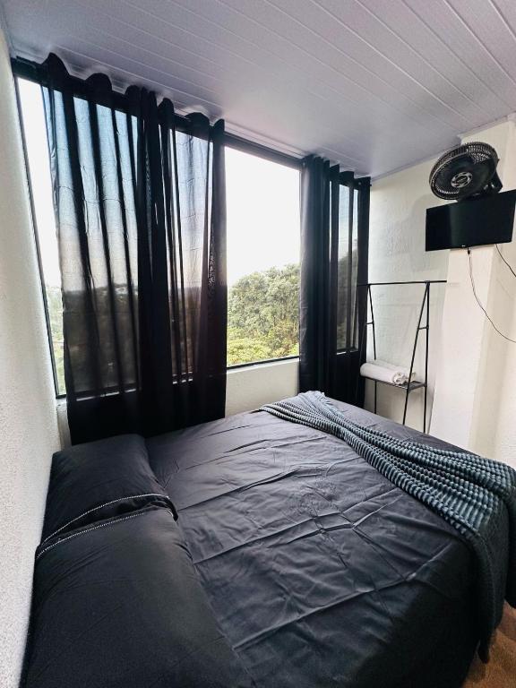 Postel nebo postele na pokoji v ubytování Apto Mobiliado Confortavel, TV Smart - Caieiras