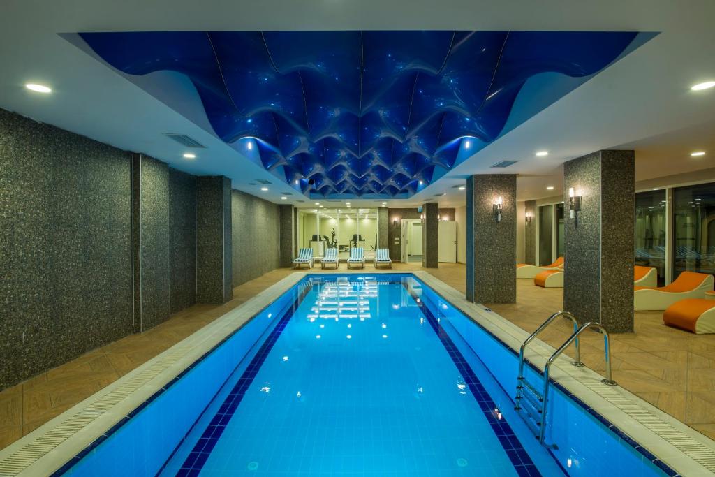 Bazén v ubytování Palm World Side Resort & Spa nebo v jeho okolí