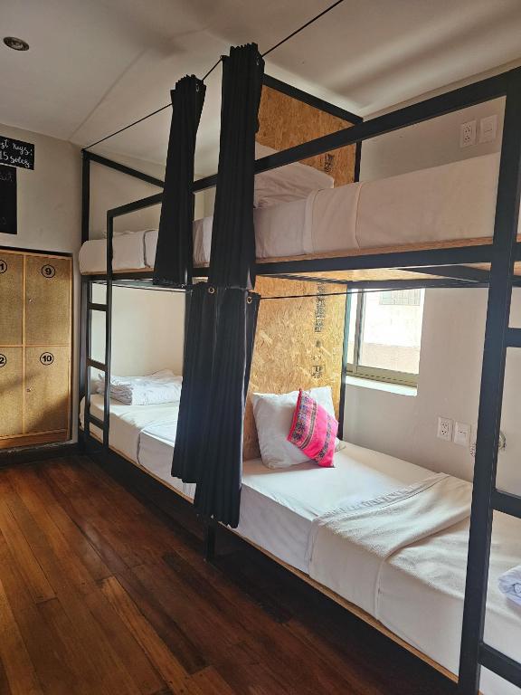 Ένα ή περισσότερα κρεβάτια σε δωμάτιο στο Xplora Hostel Cusco