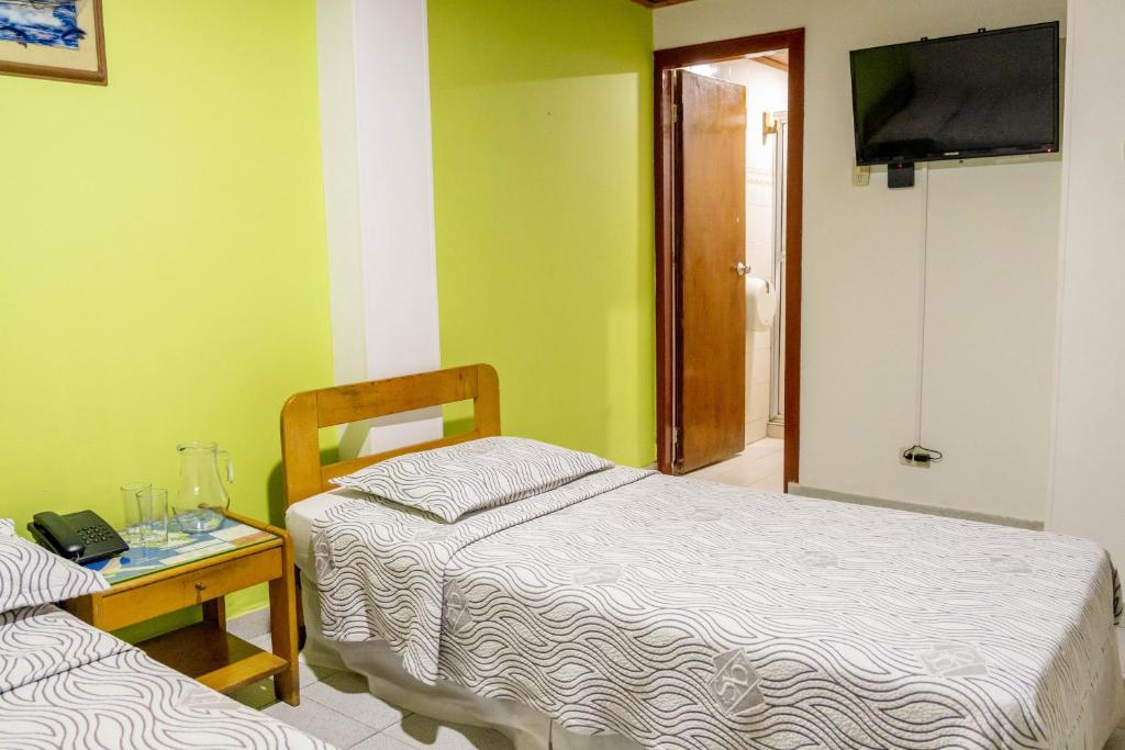 Postel nebo postele na pokoji v ubytování Hotel Veleros Cartagena