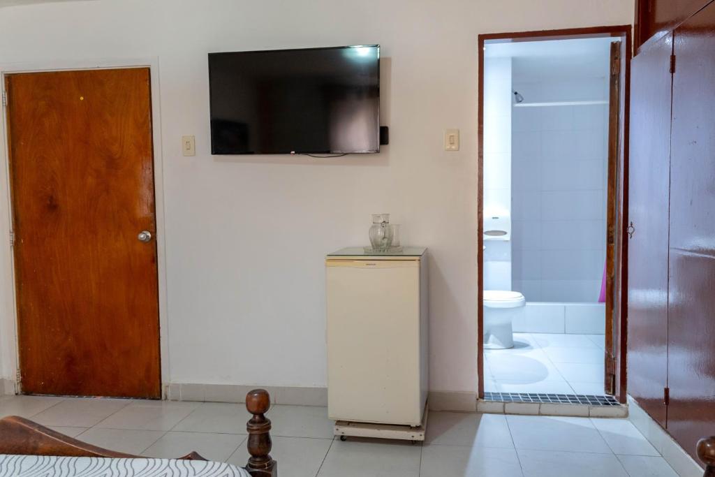TV a/nebo společenská místnost v ubytování Hotel Veleros Cartagena