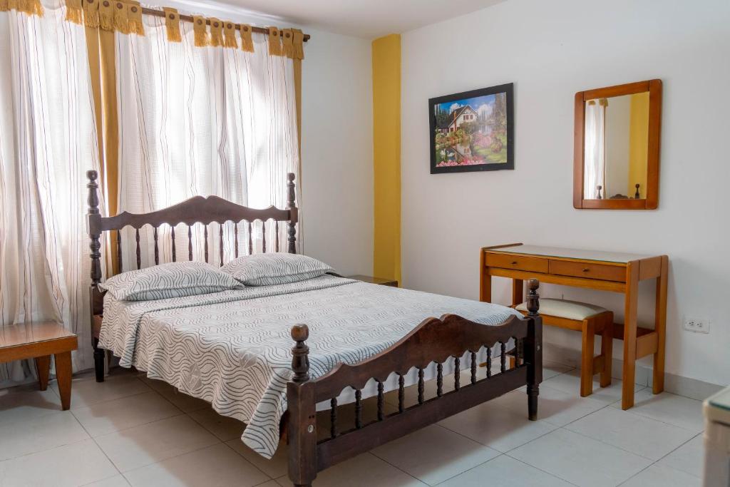 Postel nebo postele na pokoji v ubytování Hotel Veleros Cartagena