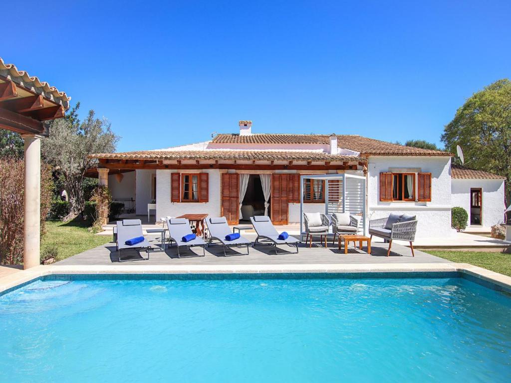 Stylish Two-Bedroom Anere Villa