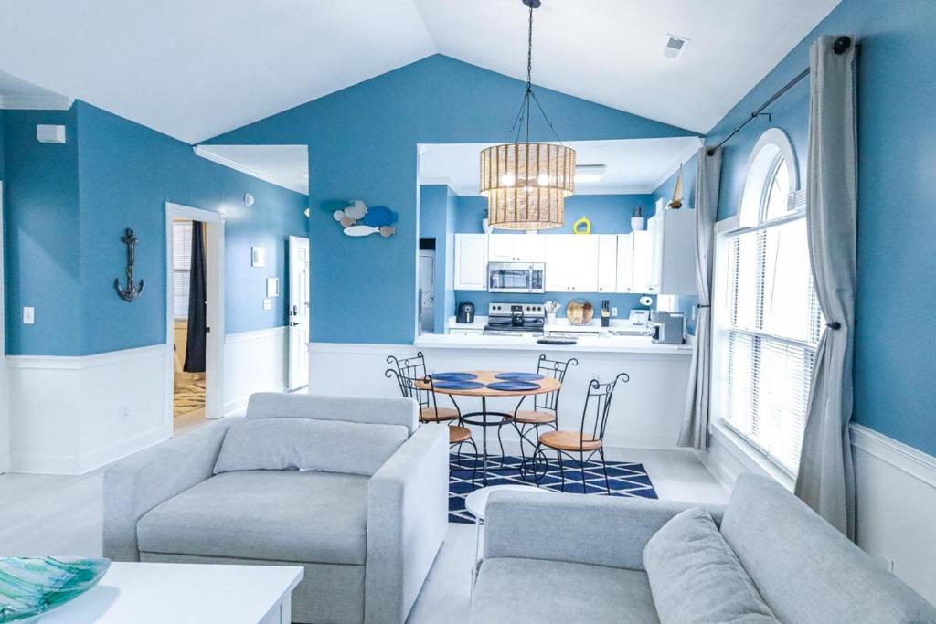 Curated visual reference: Golf Cart Access In Luxury Condo Buildings With Elevator Reference: Luxury Golf Condo With Pool Access Near The Ocean And