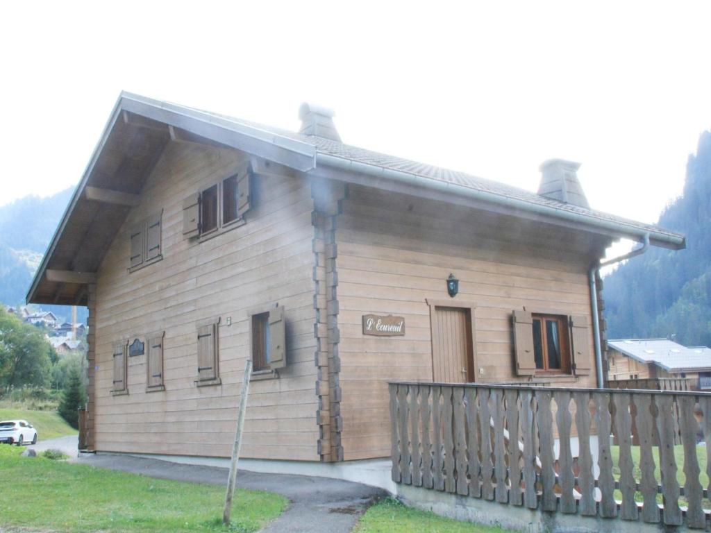 Chalet in La Béchigne with Valley Views