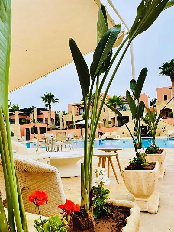 Bazén v ubytování Hotel Prestige Agadir Boutique & SPA nebo v jeho okolí