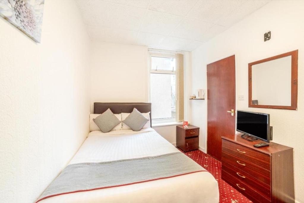 HOTEL BLUE OCEAN - Call For Cheap Prices - Check In Until 3AM