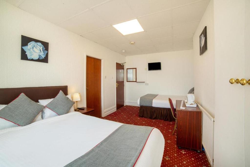 HOTEL BLUE OCEAN - Call For Cheap Prices - Check In Until 3AM - Resim 15