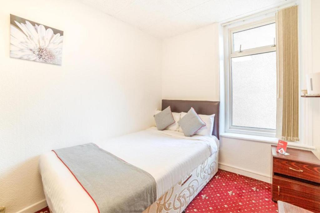 HOTEL BLUE OCEAN - Call For Cheap Prices - Check In Until 3AM - Resim 24