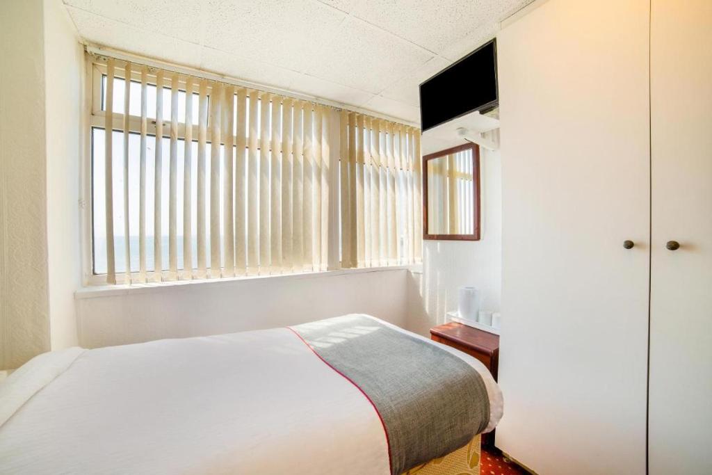 HOTEL BLUE OCEAN - Call For Cheap Prices - Check In Until 3AM - Resim 26