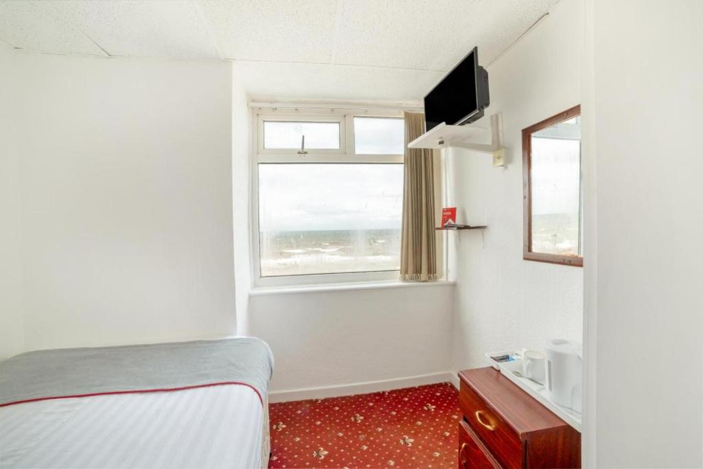 HOTEL BLUE OCEAN - Call For Cheap Prices - Check In Until 3AM - Resim 39