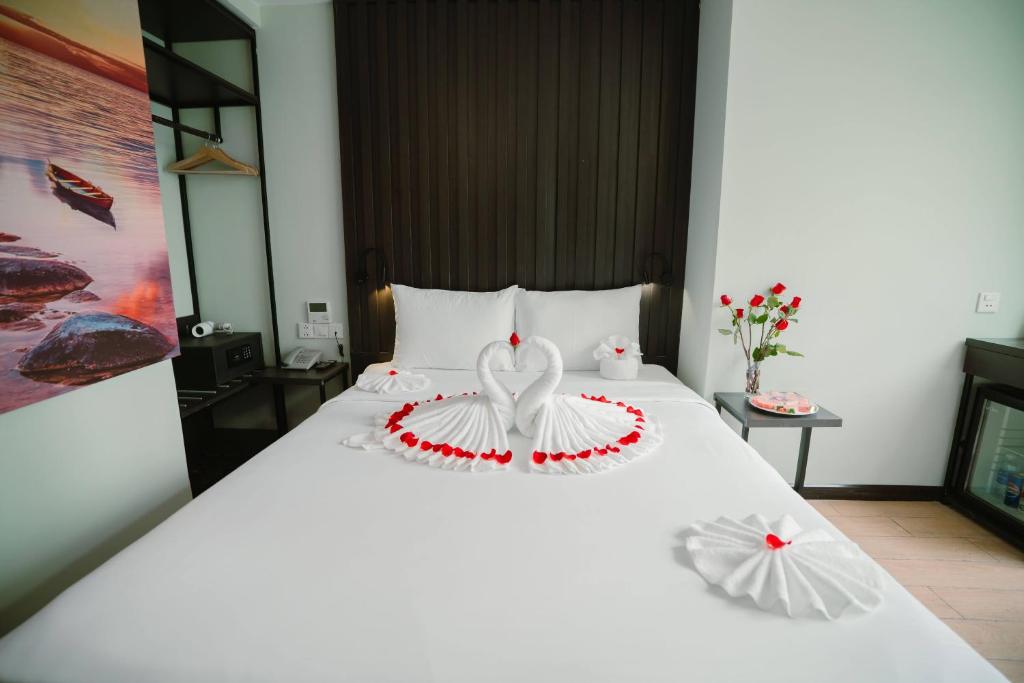 Giường trong phòng chung tại Hermes Hotel Nha Trang