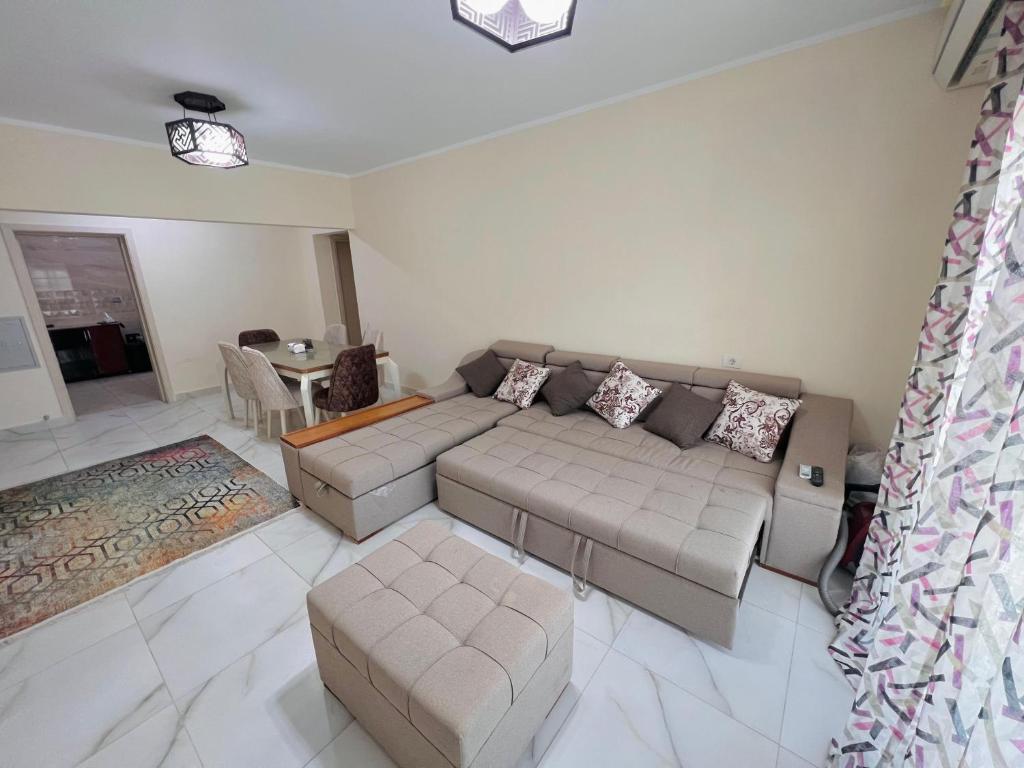 Posezení v ubytování 2BR Down Town New Alamein, Behind The Towers