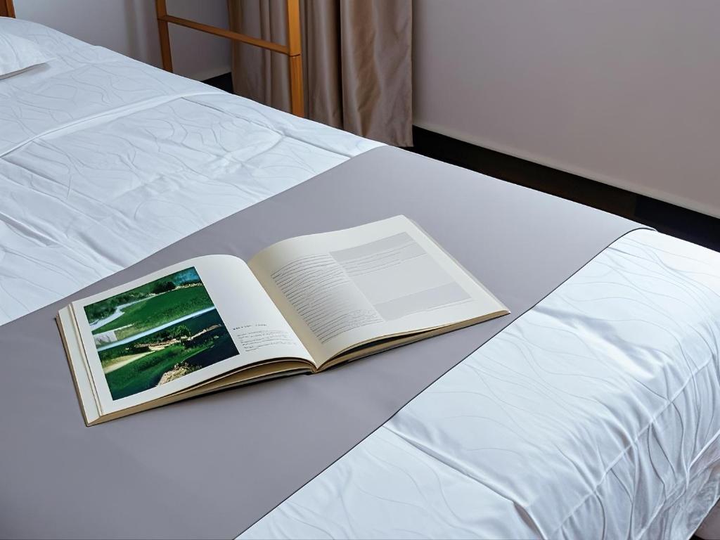 Postel nebo postele na pokoji v ubytování Junyao Inn