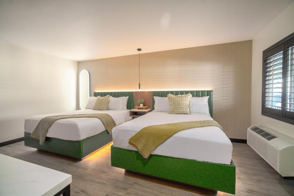 LYFE INN & SUITES by AGA- North Hollywood Universal Studiosにあるベッド