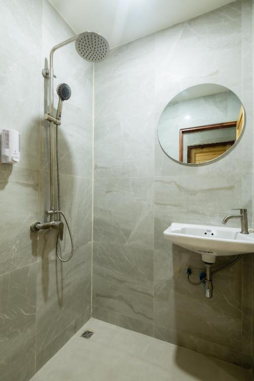 Koupelna v ubytování Kewalin hostel