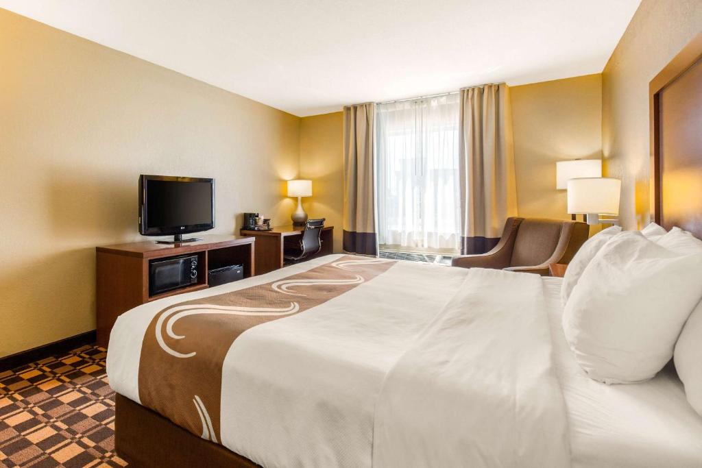 Postel nebo postele na pokoji v ubytování Quality Inn & Suites Georgetown - Seaford